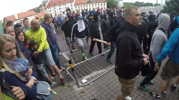 Účastník pretekov nakrútil priebeh demonštrácie proti migrantom