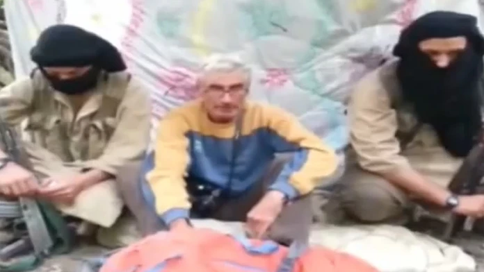 Militanti zverejnili video s uneseným Francúzom 