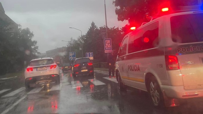 Nešťastie v Piešťanoch. Tesne pred chodníkom školáka na priechode zachytilo auto