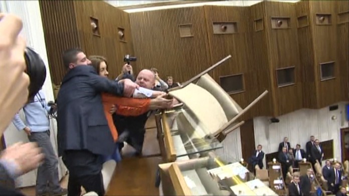 Stanislava Červeňová chcela hodiť v parlamente stoličku