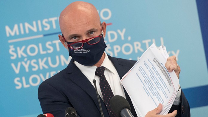 Minister školstva Branislav Gröhling.