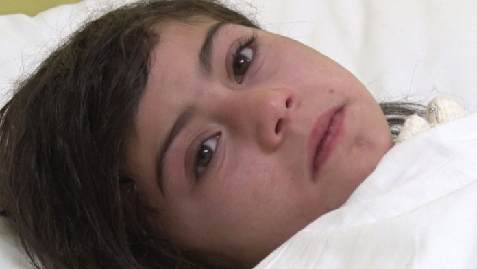 Deväťročnému dievčatku niekto rozbil lebku.