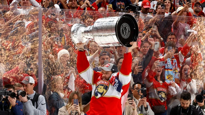 FOTO+VIDEO: Florida nedopustila dokonanie senzácie. V rozhodujúcom zápase si uchmatla prvý Stanley Cup