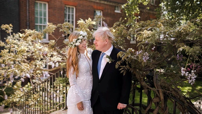 Boris Johnson sa tretíkrát oženil