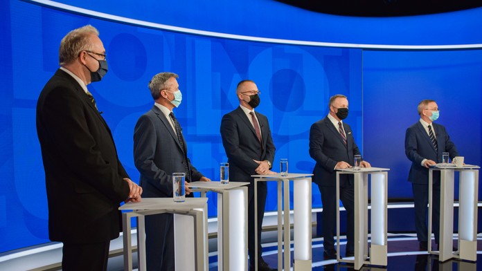 Kandidáti na generálneho prokurátora pred vysielaním.