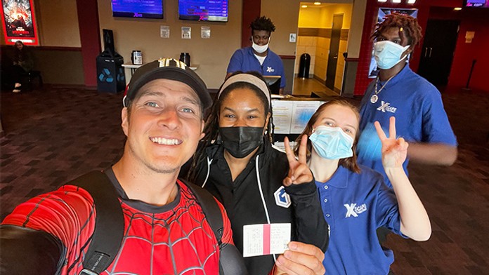 Američan s veľkým náskokom prekonal svetový rekord. Ten istý film videl v kine takmer 300-krát