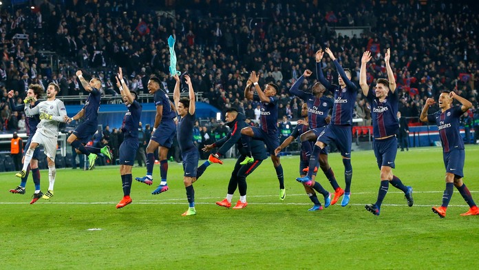 Nadšení hráči PSG po jasnom triumfe 4:0 nad Barcelonou v osemfinále LM.