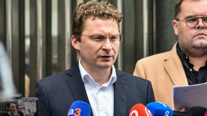 Predseda Lekárskeho odborového združenia (LOZ) Peter Visolajský a Mário Mikulík za Lekárske odborové združenie Kramáre.