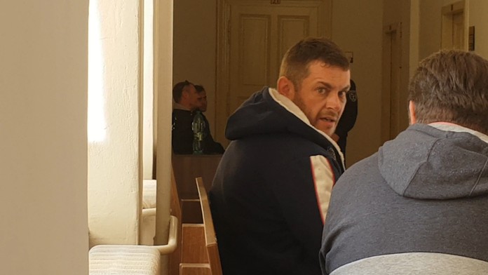 Muž sa postavil pred súd.