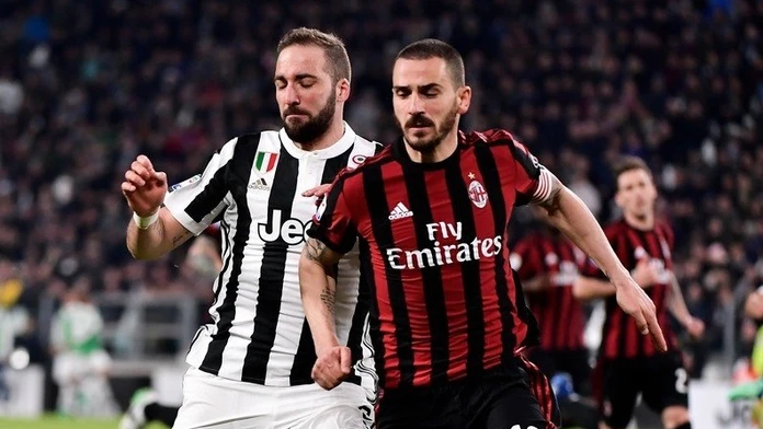 Gonzalo Higuain a Leonardo Bonucci.