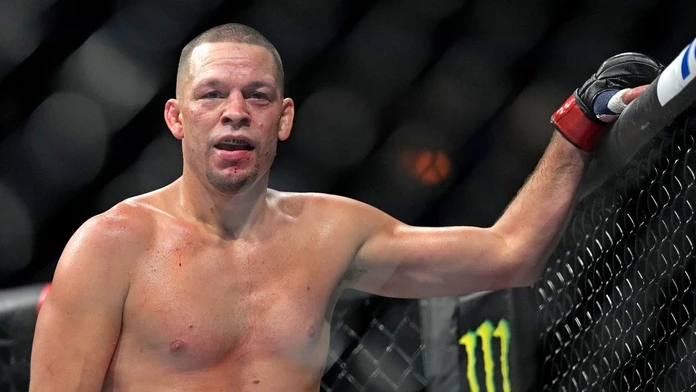 VIDEO: Legendárny bojovník UFC potvrdil povesť búrliváka. Odvážlivec skončil po chvate v bezvedomí