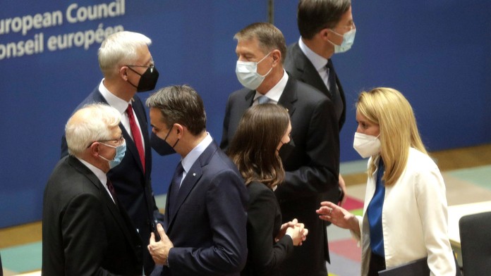 Lídri EÚ na samite.