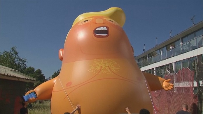 Nafukovacia figurína znázorňujúcej prezidenta USA Donalda Trumpa ako batoľa.