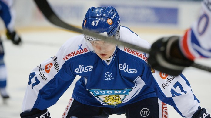 Teemu Ramstedt na rchívnej snímke z roku 2014 v drese fínskej reprezentácie.
