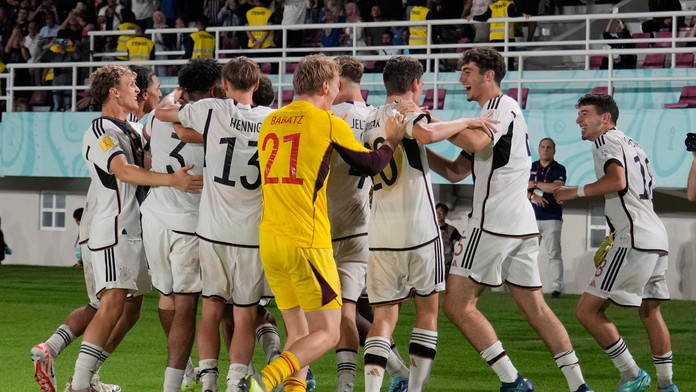 Nemci sa tešia z titulu majstra sveta. O ich triumfe vo finále do 17 rokov rozhodol dramatický rozstrel