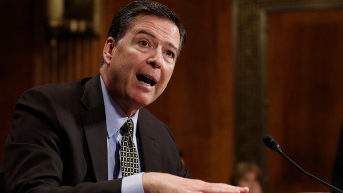 Pri Liptovskej Mare sa zrazili dva kamióny.