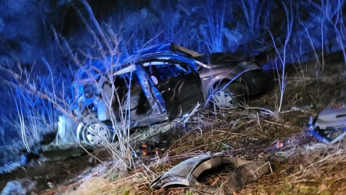 Zničené auto po vážnej autonehode v Terchovej.