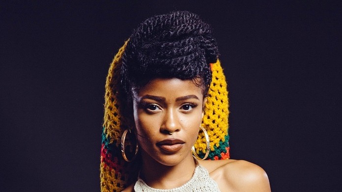 Zomrela speváčka Simone Battle