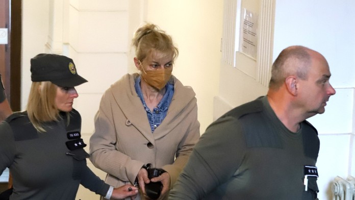 Dcéra pripravovala vraždu matky a otčima, dostala 11 rokov natvrdo