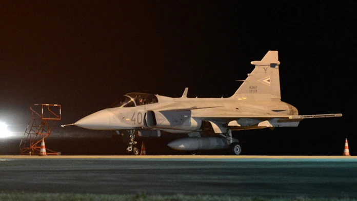 Bojové lietadlo JAS-39 Gripen maďarských ozbrojených síl núdzovo pristálo v Košiciach  počas letu  zo Švédska do Maďarska.