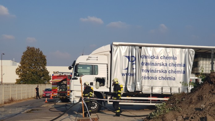 Hasiči na mieste činu.