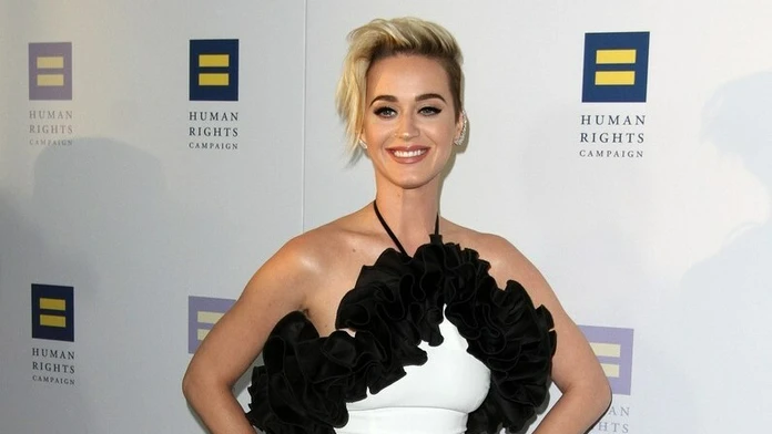 Krásna Katy Perry v elegantných šatách