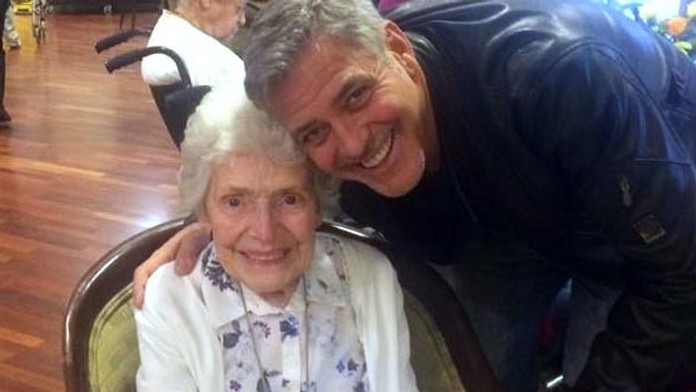 Clooney prekvapil svoju oddanú 87-ročnú fanúšičku návštevou