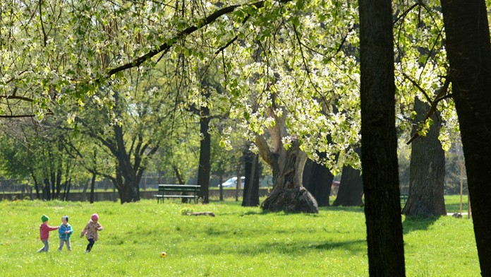 Slnečné, teplé, jarné počasie v Košiciach - archívna snímka.