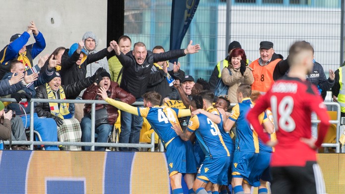 Na snímke gólová radosť hráčov DAC