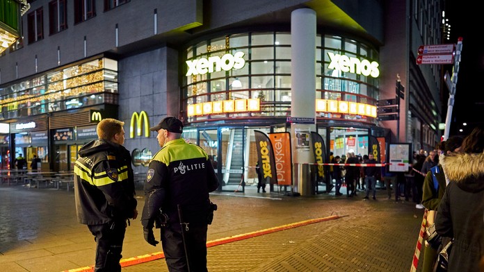 Polícia v holandskom Haagu uzavrela nákupnú ulicu po útoku nožom.
