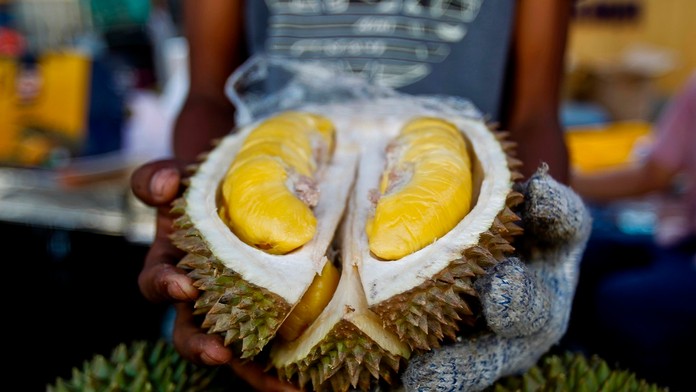Durian - plod ovocného stromu známy aj pre svoj silný zápach.