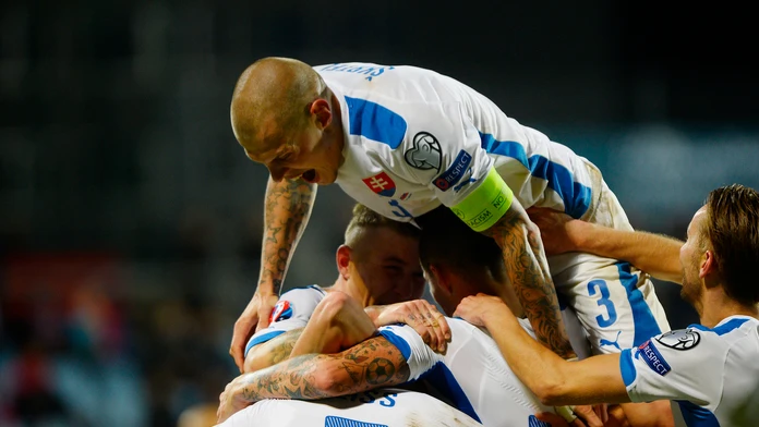 Na snímke gólová radosť futbalistov Slovenska