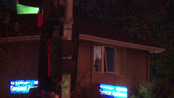 Rukojemnícka dráma v Austrálii. Muža, ktorý sa zabarikádoval v dome, zastrelili.