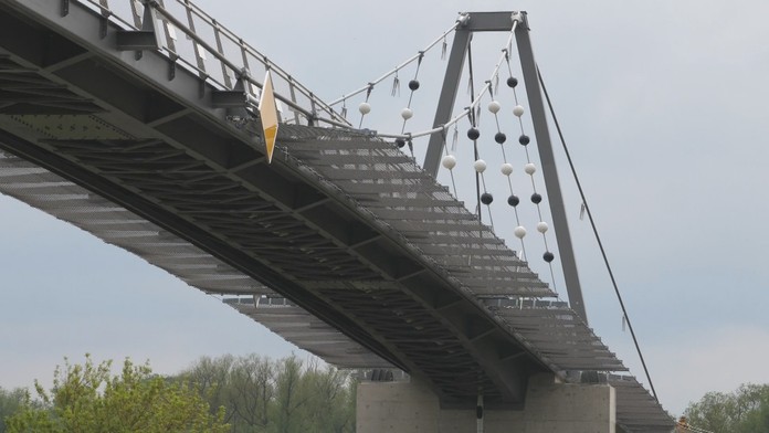 Jeden cyklomost a dvojaké pravidlá. Na rakúskej strane vyzerá inak ako u nás