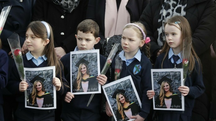 Pohreb zavraždenej učiteľky v Írsku