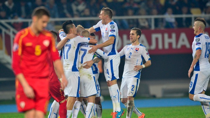 Radosť Slovákov po góle na 2:0, ktorý strelil Adam Nemec.