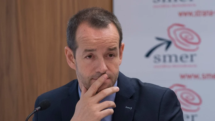 Na snímke člen predsedníctva strany Smer-SD Viktor Stromček počas tlačovej konferencie v Bratislave.