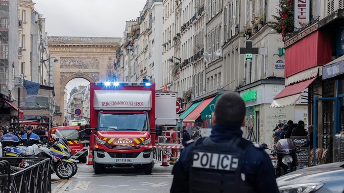 Muža podozrivého z útoku pri kurdskom centre v Paríži previezli na psychiatriu