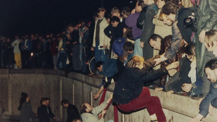 Archívna snímka nežnej revolúcie 1989