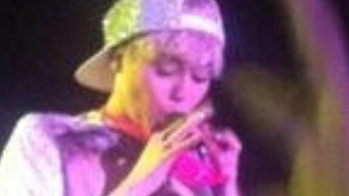 cyrus nohavičky.jpg