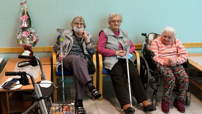 Seniorom vyplatia celý 13. dôchodok skôr