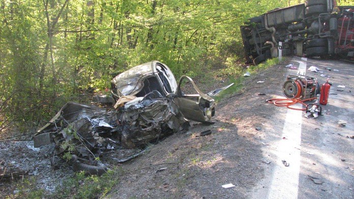 Vodička Renaultu nezvládla riadenie, s autom prešla do protismeru.