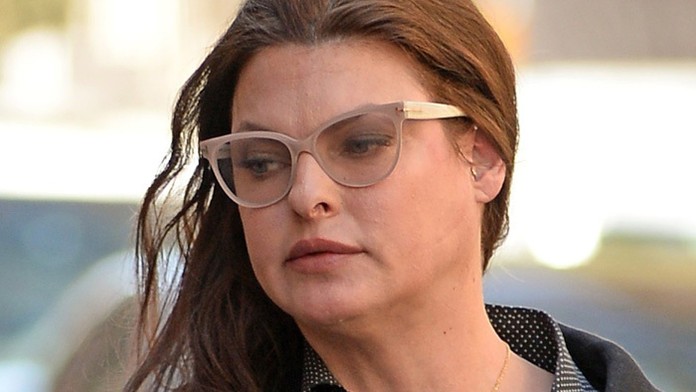 Linda Evangelista sa totálne zmenila.