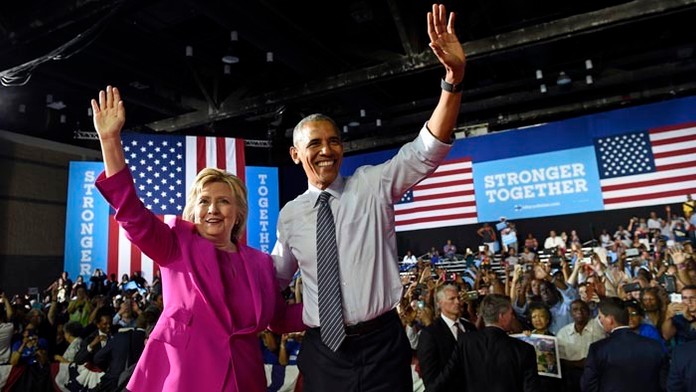 Obama verejne podporil Clintonovú.