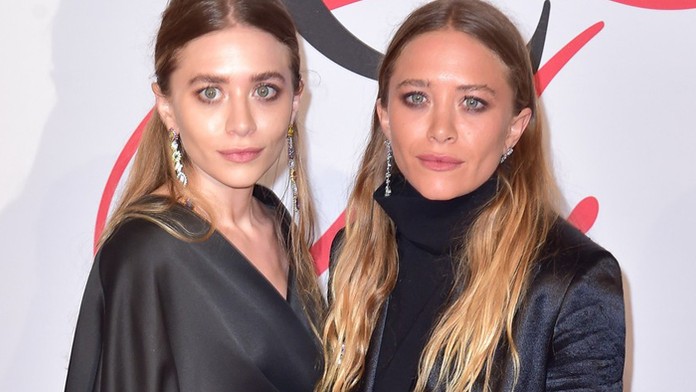 Olsenky sa obliekajú ako babičky, teraz sa konečne predviedli v plavkách