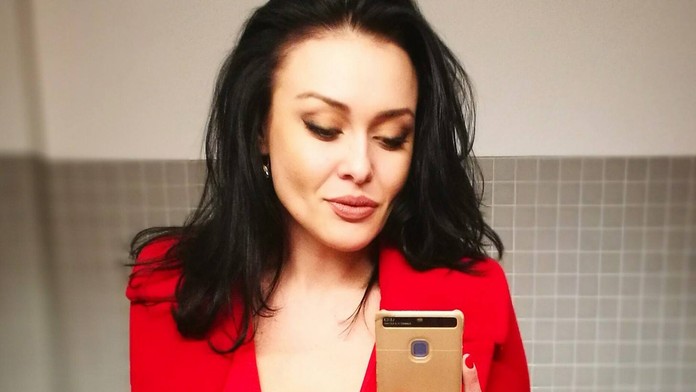 Vyzdobené balkóny našej výpravy na budove v prímorskej atletickej dedine v Kangungu. 