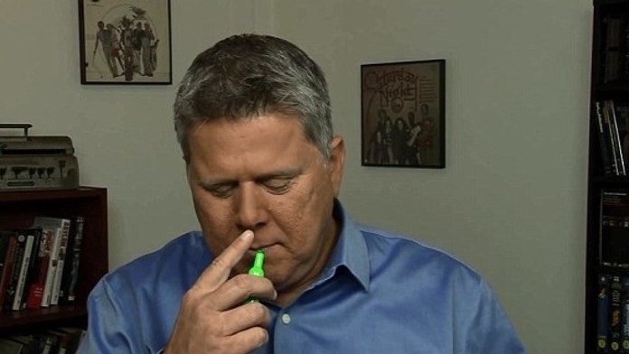 Tommy Edison je veselý človek, aj keď je od narodenia slepý