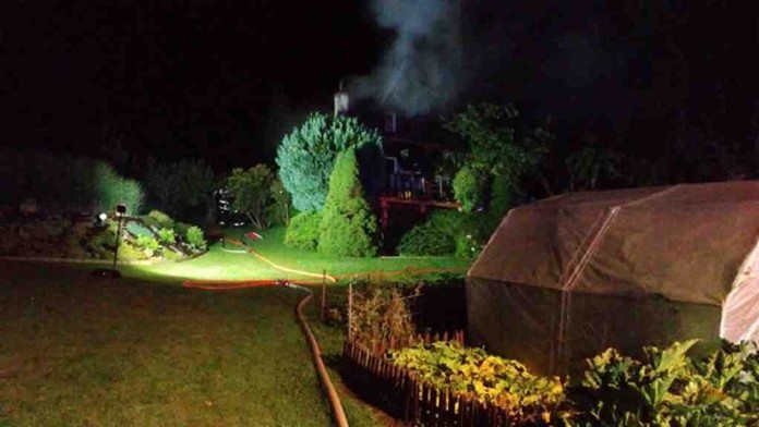 Požiar spôsobil blesk.