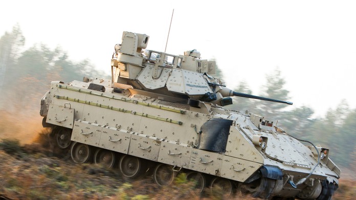 USA a Nemecko plánujú poslať Ukrajine vojenskú pomoc, súčasťou budú aj obrnené vozidlá Bradley