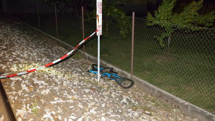 V Kmeťove zrazil vlak nepočujúceho cyklistu.